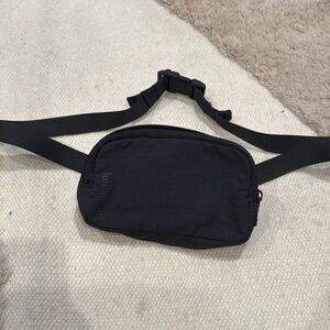Lululemon everywhere bag